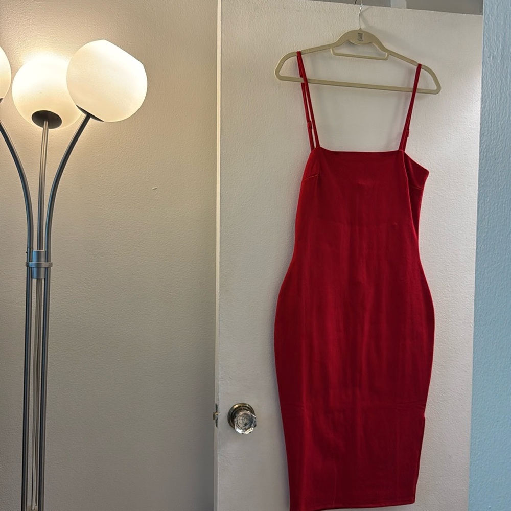 Lulus deep red midi cocktail dress size M lined. NWT